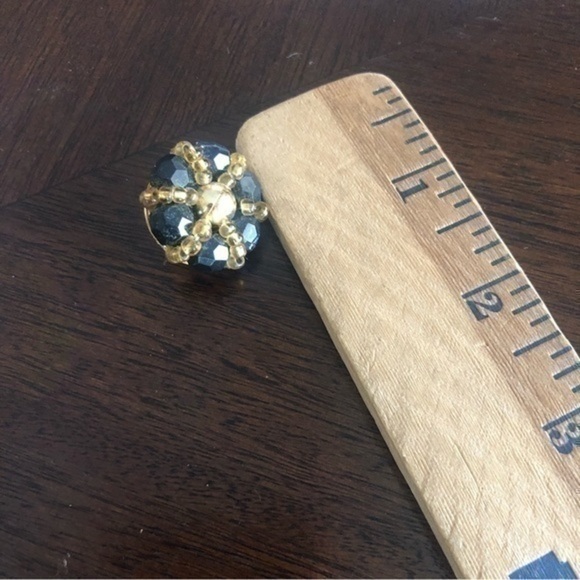 Vintage Clip On Earrings - Picture 4 of 4